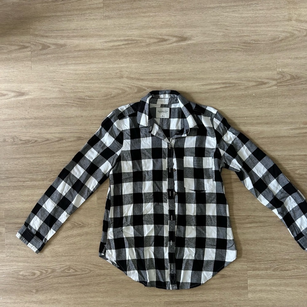 Abercrombie & Fitch Black and White Plaid Button Down Shirt